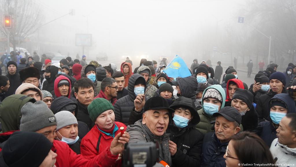 KAZAKİSTAN’DA KİTLESEL PROTESTOLAR: GAZ FİYATLARI VE YÜKSELEN HOŞNUTSUZLUK DALGASI