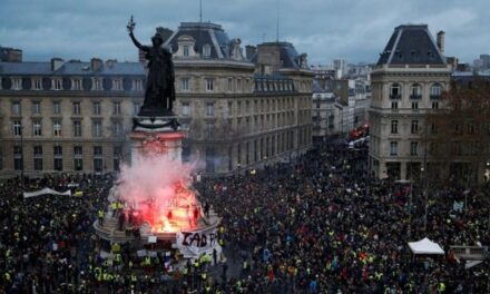 <strong>Emeklilik Savaşı: Fransa’da Devrim Öncesi Bir Ana Doğru</strong>